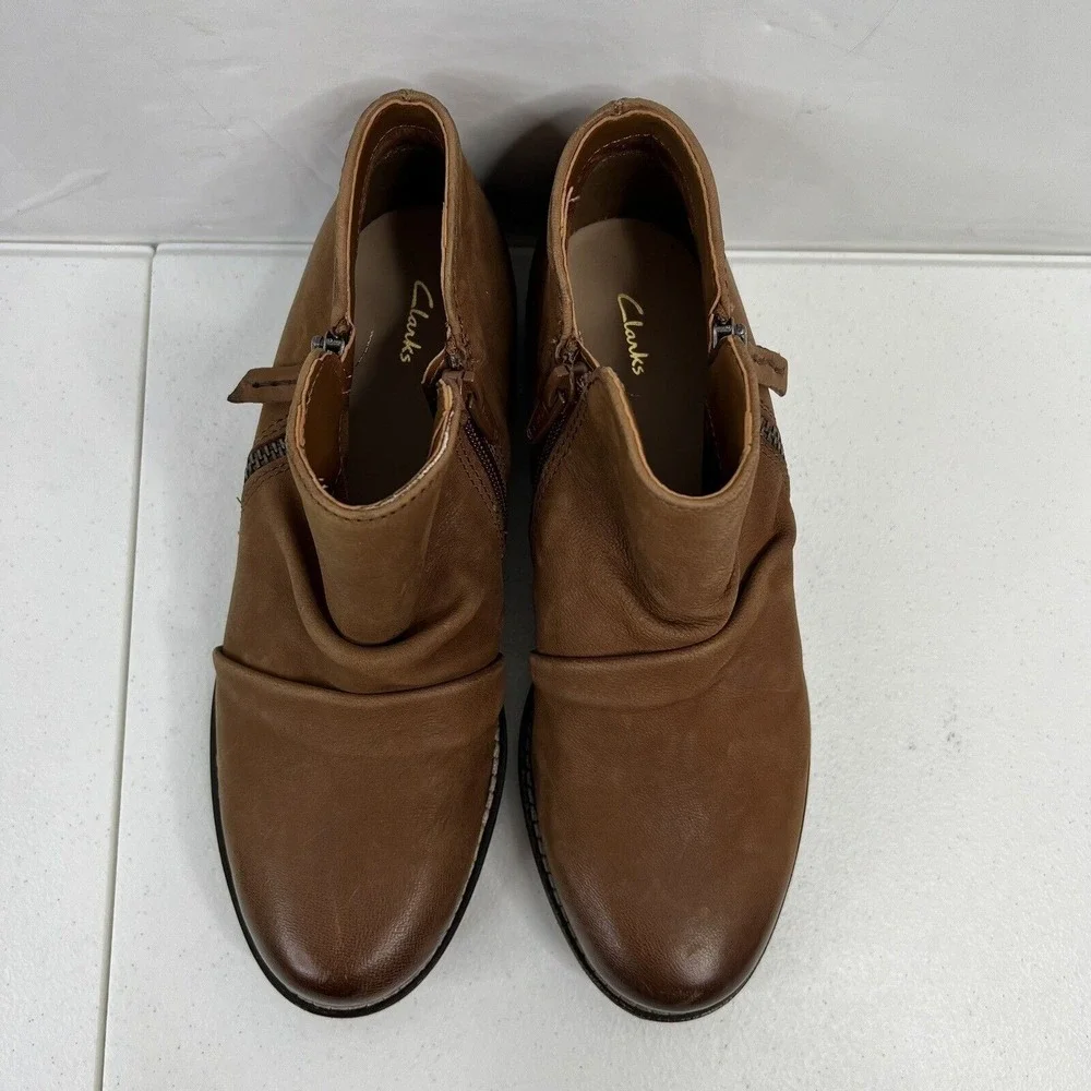 Clarks Size 6.5 Clarkwell Boots Brown Leather Side Zip Booties Comfort Women's